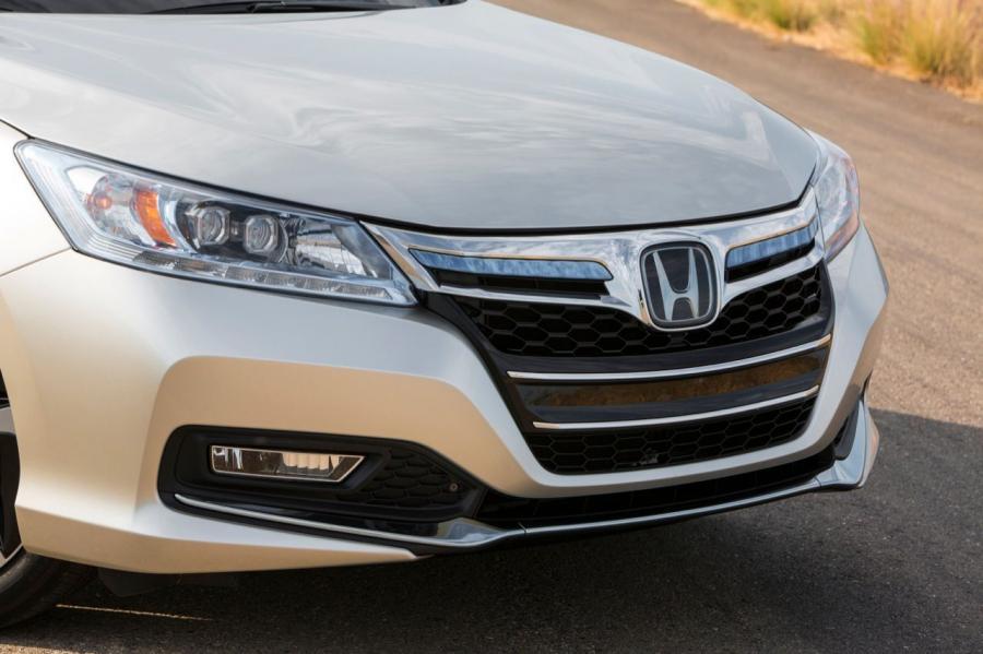  Honda Accord Plug-In Hybrid 2014 года  (фото 32 из 109)
